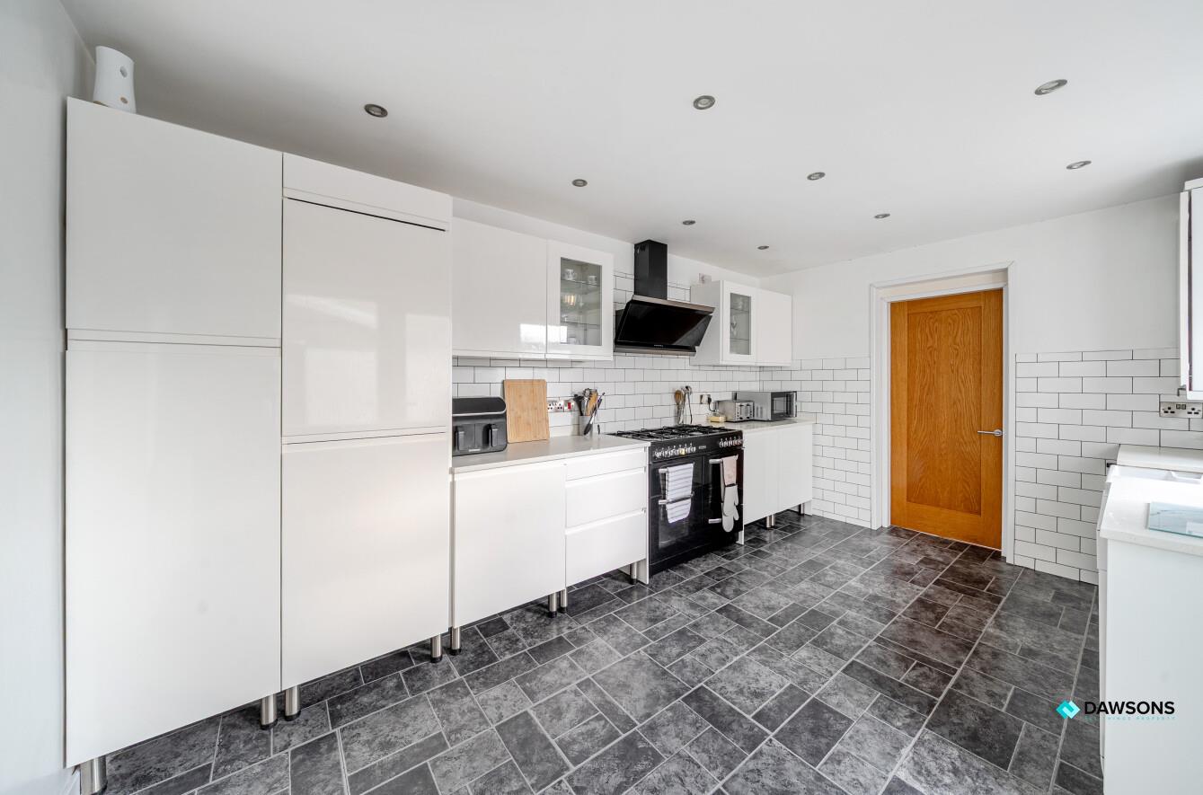 Llandafen Road, Llanelli, SA14 9BD